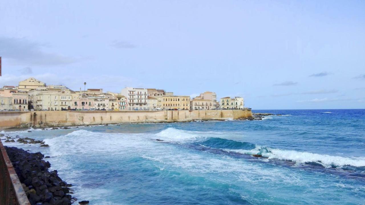 דירות סירקוזה Casa Corso Umberto I, Historic Main Street מראה חיצוני תמונה